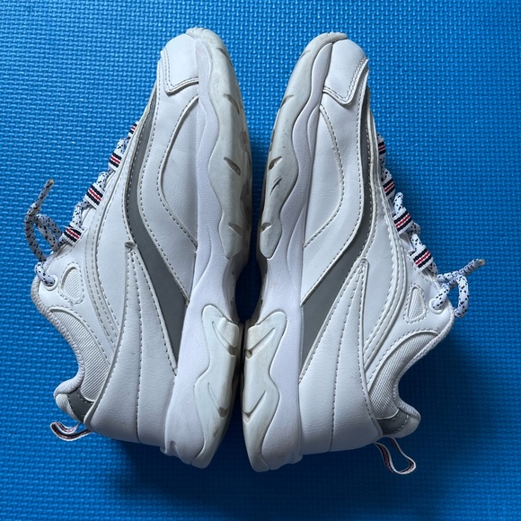 Kids Shoes - Picture 2 of 7